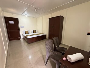 Quarto luxo, sacada, vista para a montanha | Escrivaninha, Wi-Fi de cortesia