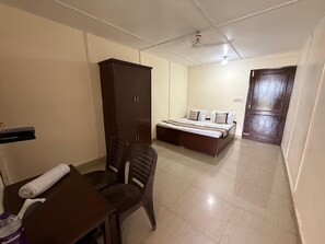 Phòng Deluxe, ban công, quang cảnh núi | Bàn, truy cập Internet không dây miễn phí 