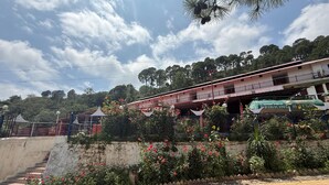 Pintu masuk properti