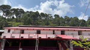 Pintu masuk properti