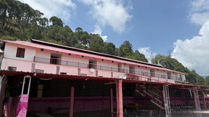 Pintu masuk properti
