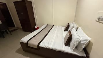 Quarto luxo, sacada, vista para a montanha | Escrivaninha, Wi-Fi de cortesia