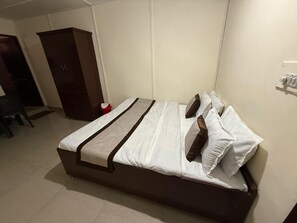 Quarto luxo, sacada, vista para a montanha | Escrivaninha, Wi-Fi de cortesia