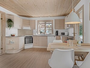 Fridge, microwave, dishwasher, cookware/dishes/utensils