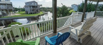 The Kite Club - Canal Front, All One level - 4 Bedroom House, Pool, Large Docks