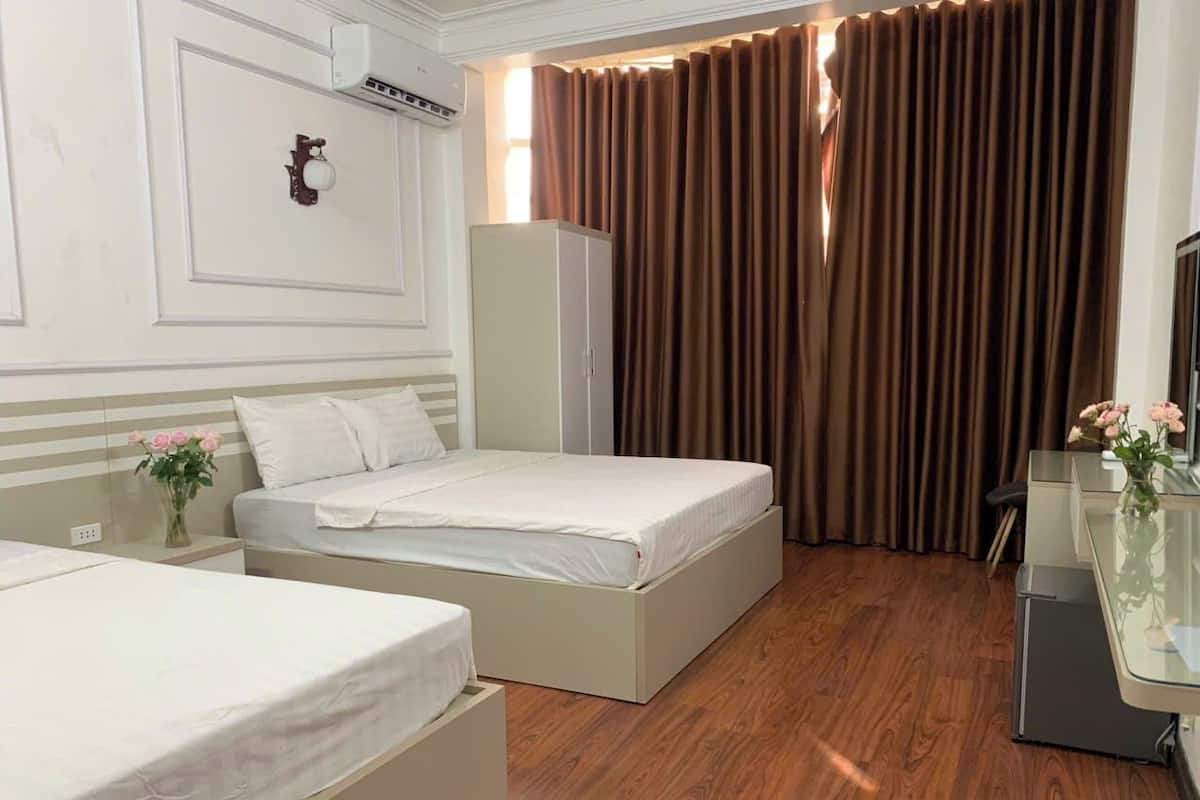 Blackout drapes, soundproofing, WiFi (free)