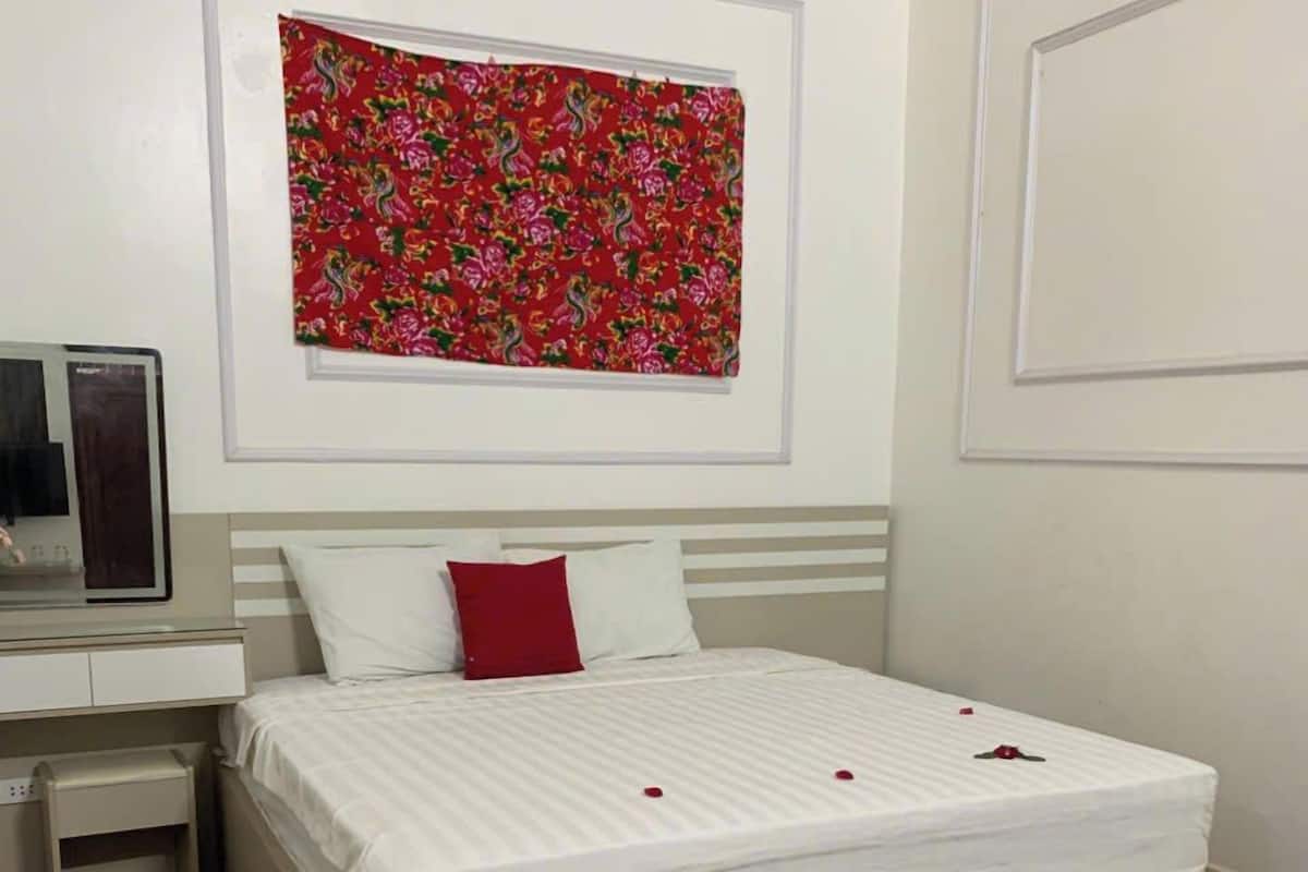 Deluxe Double Room, City View | Blackout drapes, soundproofing, WiFi (free)