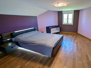 4 chambres, accès au Wi-Fi (inclus), literie fournie