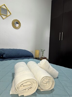 3 bedrooms, iron/ironing board, WiFi, bed sheets