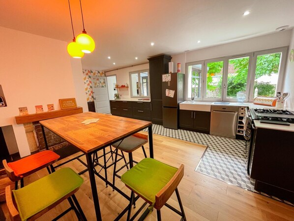 Fridge, microwave, dishwasher, coffee/tea maker