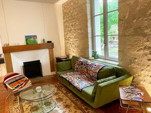 TV, mesa de pingue-pongue