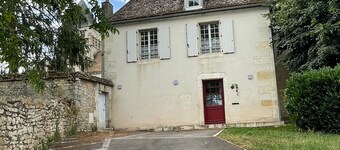 Renovated cottage with park and playground, family friendly