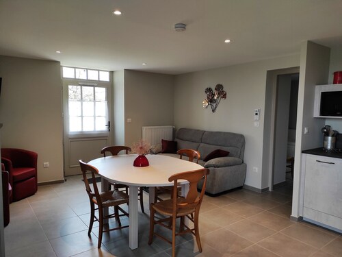 Renovated cottage with park and playground, family friendly