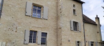 Renovated cottage with park and playground, family friendly