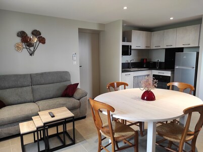 Casa reformada con parque y juegos, ideal para familias