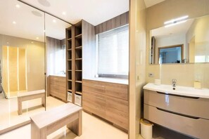 Hårtørrer, håndklæder