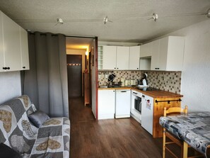 Living area - Studio cabin for 4, Orcières Merlette, near slopes (Orcières Merlette)