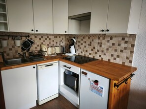 Fridge, microwave, coffee/tea maker, toaster - Studio cabin for 4, Orcières Merlette, near slopes (Orcières Merlette)