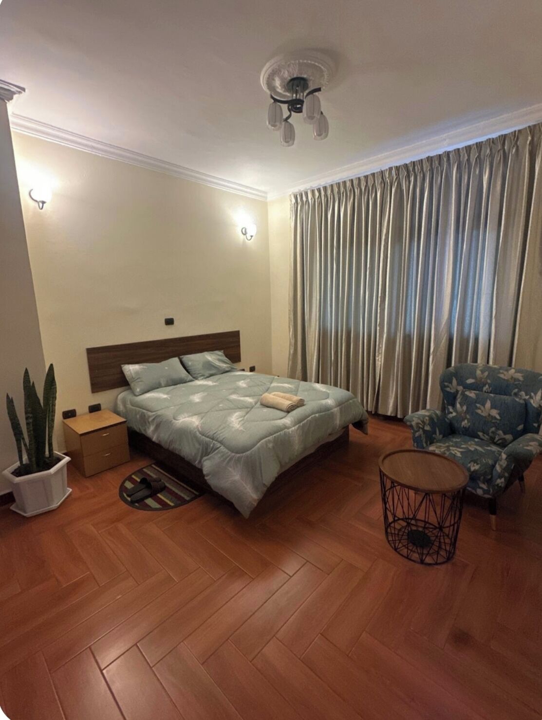 5 bedrooms, iron/ironing board, WiFi (free)