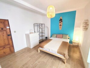 5 chambres, fer et planche à repasser, Wi-Fi, draps fournis