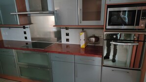 電子レンジ、オーブン、コンロ、食器洗い機
