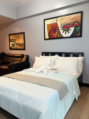 Iron/ironing board, WiFi, bed sheets