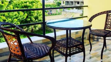 Classic Studio Suite, Balcony | Laptop workspace, free WiFi
