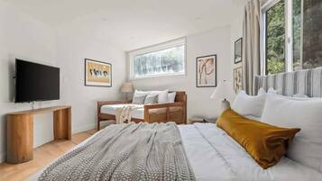 5 bedrooms, travel crib, WiFi, bed sheets