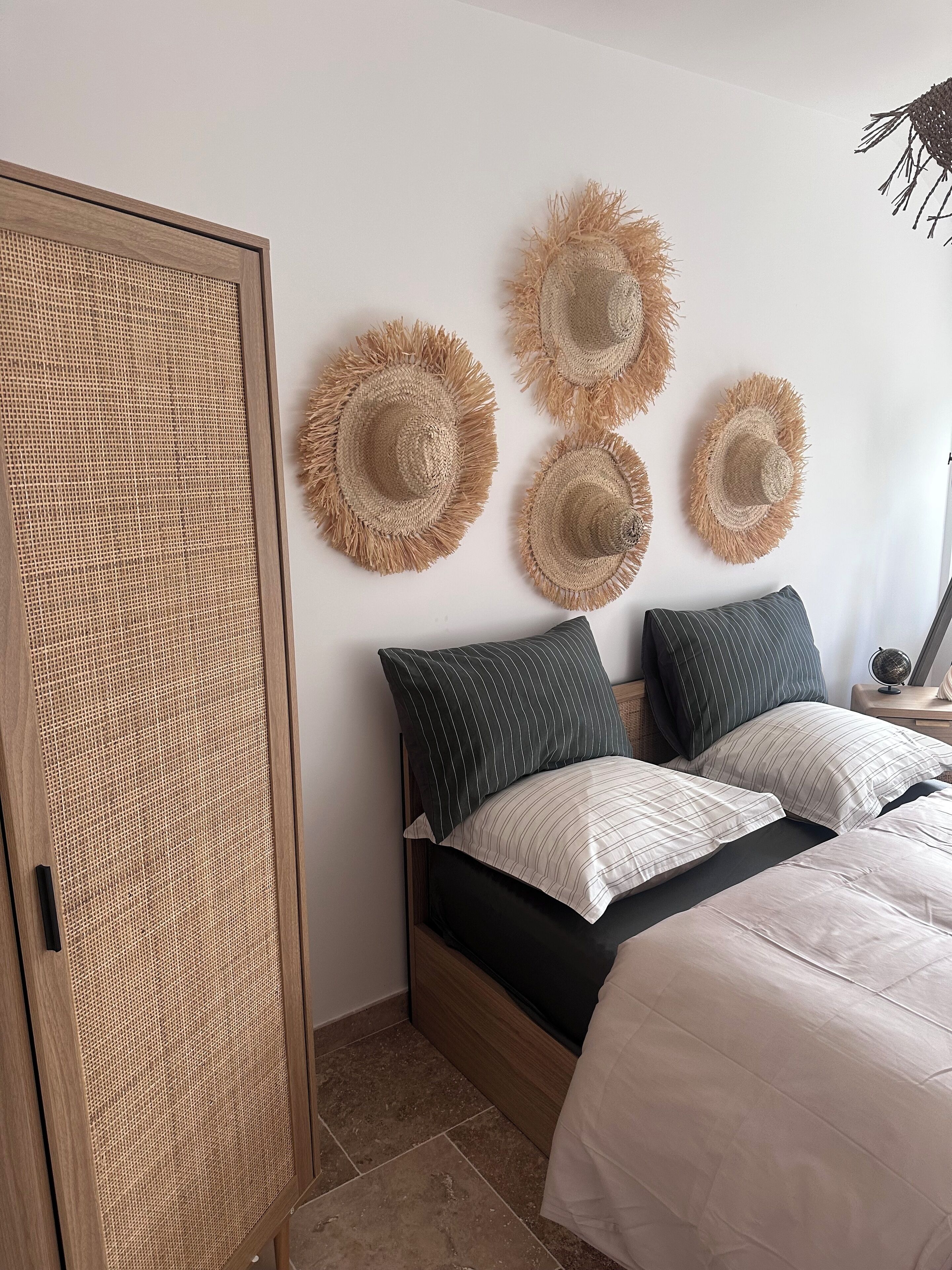 3 slaapkamers, een strijkplank/strijkijzer, wifi, beddengoed