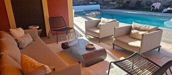 VILLA WITH SWIMMING POOL 15 MINUTES FROM LYON