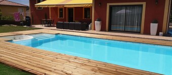 VILLA WITH SWIMMING POOL 15 MINUTES FROM LYON