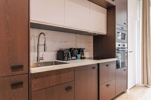 Apartment | Eigene Küche | Kühlschrank, Mikrowelle, Ofen, Herdplatte