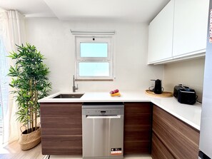 Micro-ondes, cafetière/bouilloire