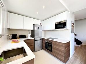 Micro-ondes, cafetière/bouilloire