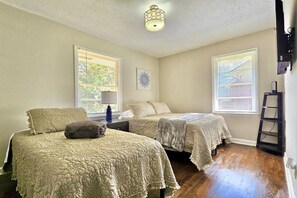 3 sovrum, skrivbord, strykjärn/strykbräda och gratis wi-fi