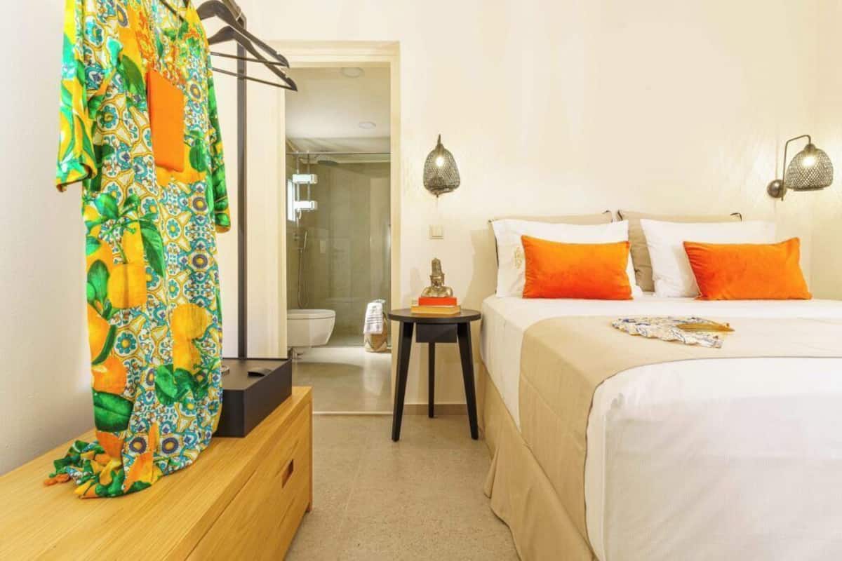 Suite | In-room safe, iron/ironing board, free WiFi
