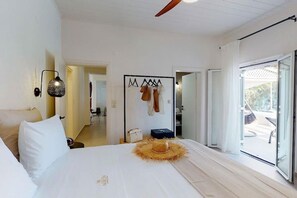 Suite estudio básica | Caja de seguridad en la habitación y tabla de planchar con plancha 