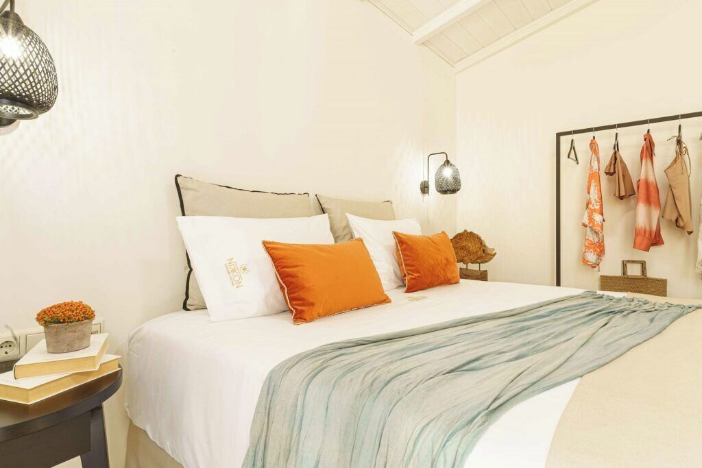 Coffres-forts dans les chambres, fer et planche à repasser