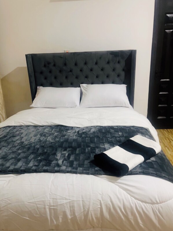 5 Schlafzimmer, Bügeleisen/Bügelbrett, WLAN, Bettwäsche