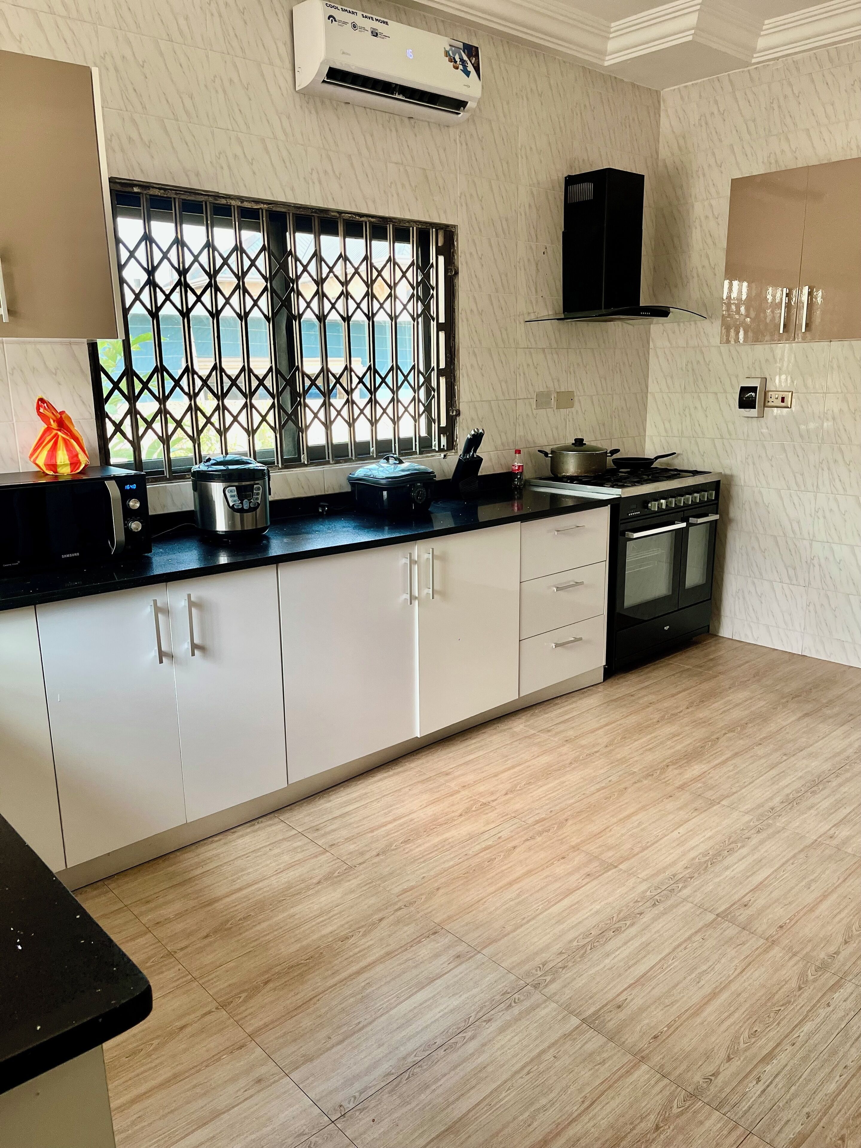 Mikroaaltouuni, uuni, liesi