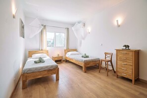 2 室のベッドルーム、アイロン / アイロン台、WiFi (無料)、ベッドシーツ