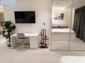 1 habitación, escritorio, tabla de planchar con plancha y wifi 