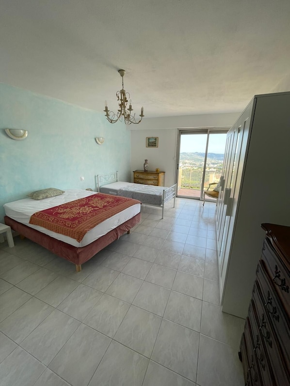 Bügeleisen/Bügelbrett, WLAN, Bettwäsche