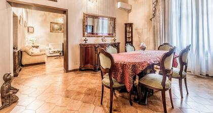 Elegant Apartment near The Colosseum