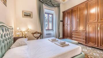 3 bedrooms, desk, iron/ironing board, travel crib