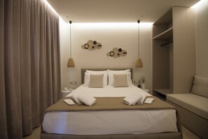 Suite, eingeschränkter Meerblick | Zimmersafe, Verdunkelungsvorhänge, schallisolierte Zimmer
