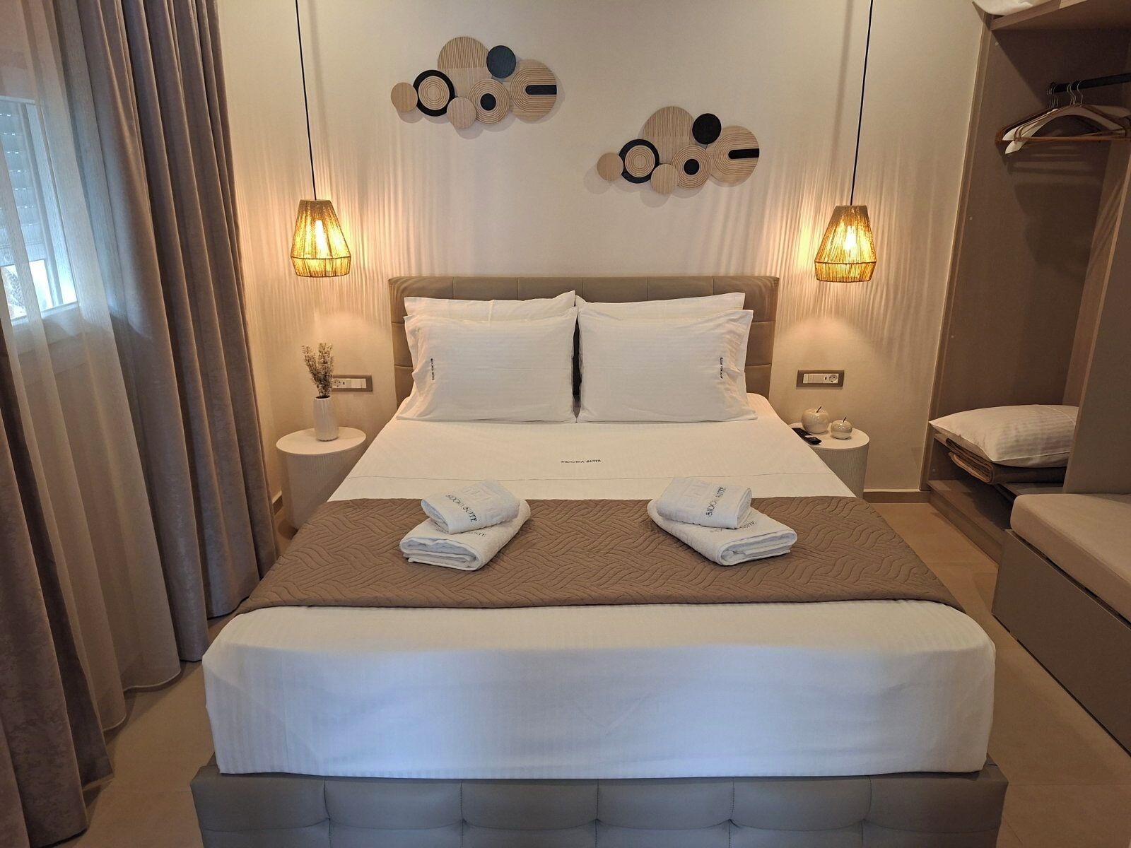 Suite, Partial Ocean View