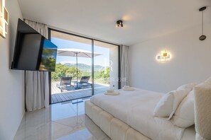 5 bedrooms, free WiFi, bed sheets