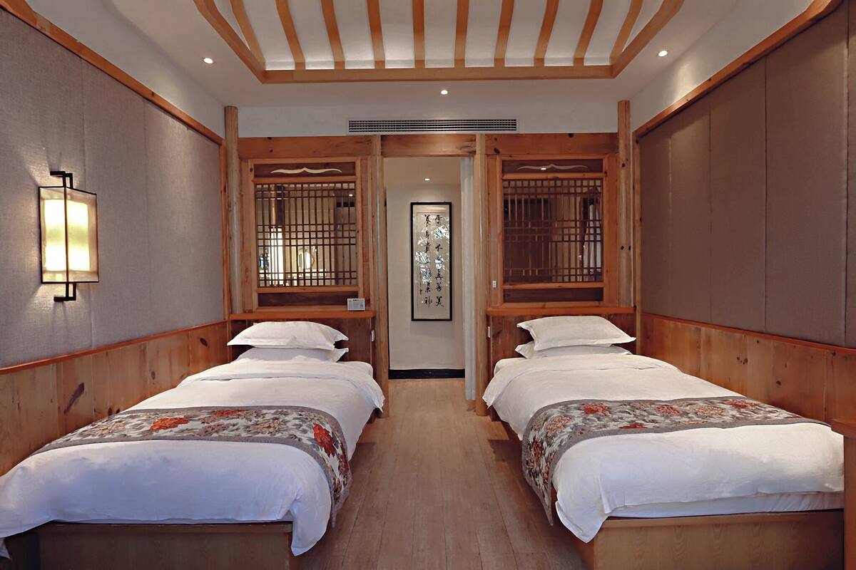 Habitació amb dos llits individuals clàssica, vistes al pati | Roba de llit d'alta qualitat i cobrellits