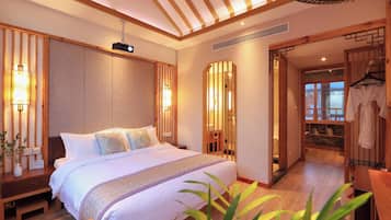 Basic Suite, Courtyard View | Premium bedding, down comforters, memory foam beds, minibar